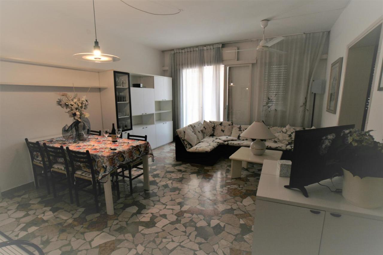 Flavia Apartment Лидо ди Йезоло Екстериор снимка